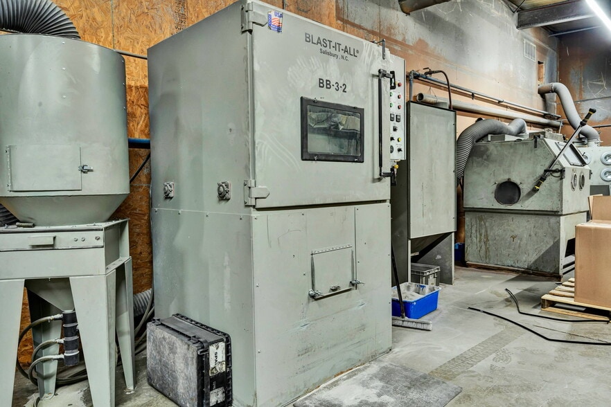 More Photos Of 2450 Riverside Drive, Chattanooga Warehouse For Sale
