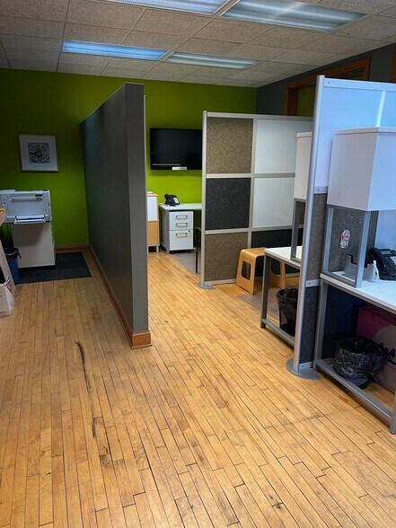 More Photos Of 2303 Charles St, Rockford Loft Creative Space For Sale