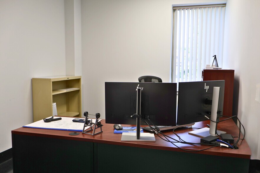 More Photos Of 6405 Flank Dr, Harrisburg Office For Sale