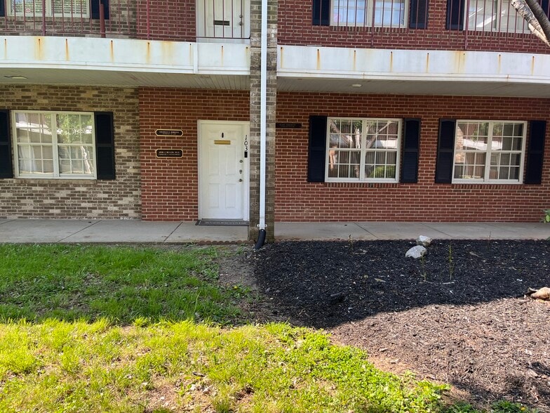 Primary Photo Of 14300 Gallant Fox Ln, Bowie Medical For Sale