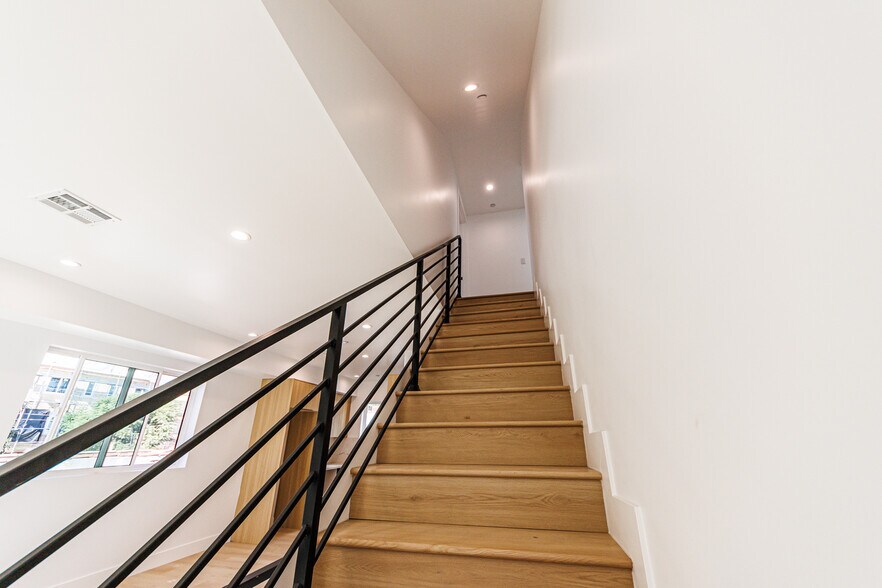 More Photos Of 5209 W 20th St, Los Angeles Multifamily For Sale