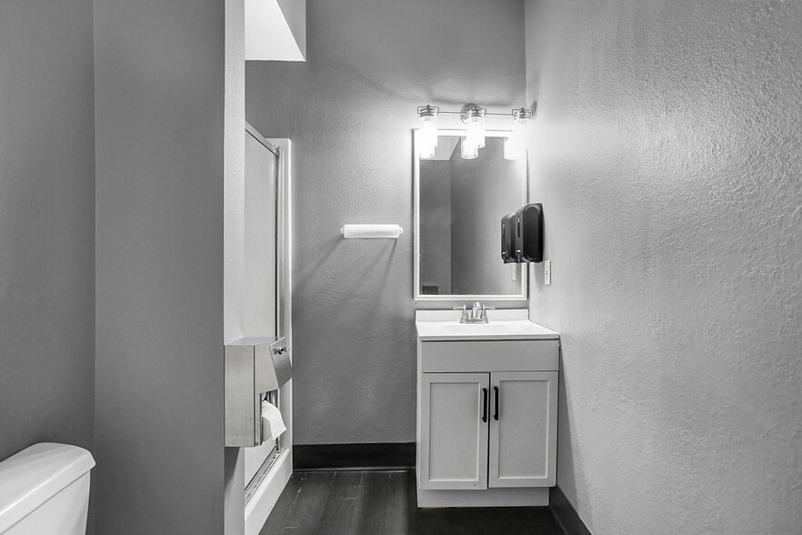 More Photos Of 615 Russell Ave, Indianapolis Medical For Sale