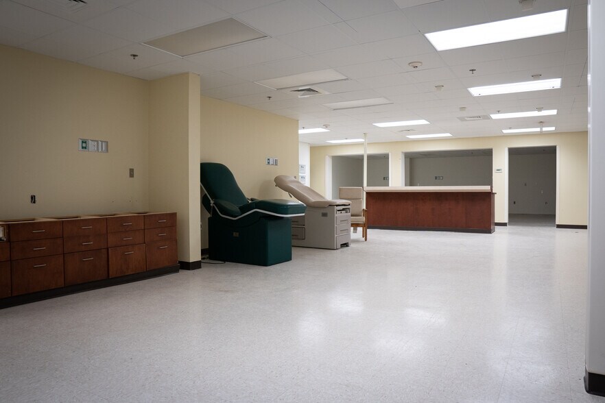 More Photos Of 1883 Highway 43 S, Canton Medical For Lease