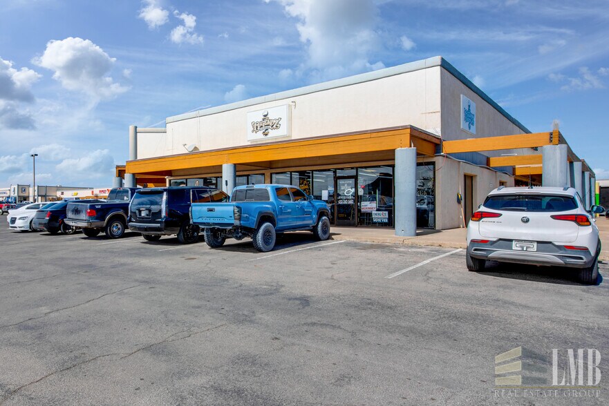 More Photos Of 4200--4320 W Illinois Ave, Midland Unknown For Lease