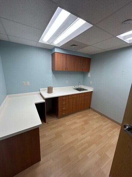 More Photos Of 7601 Discovery Dr, Middleton Medical For Sale