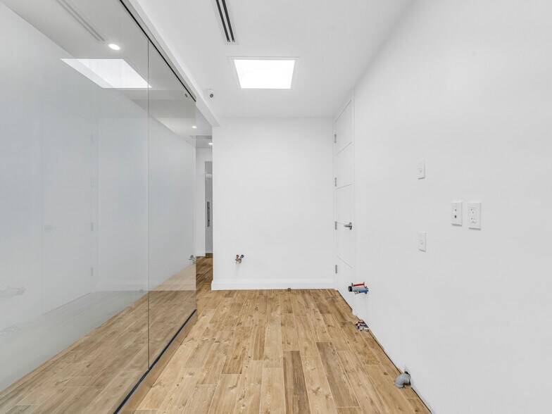 More Photos Of 541 Queen St E, Toronto Storefront For Lease