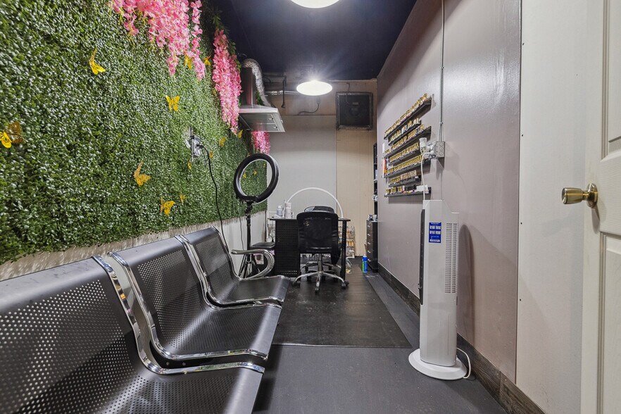 More Photos Of 700 N Union Ave, Alliance Freestanding For Sale