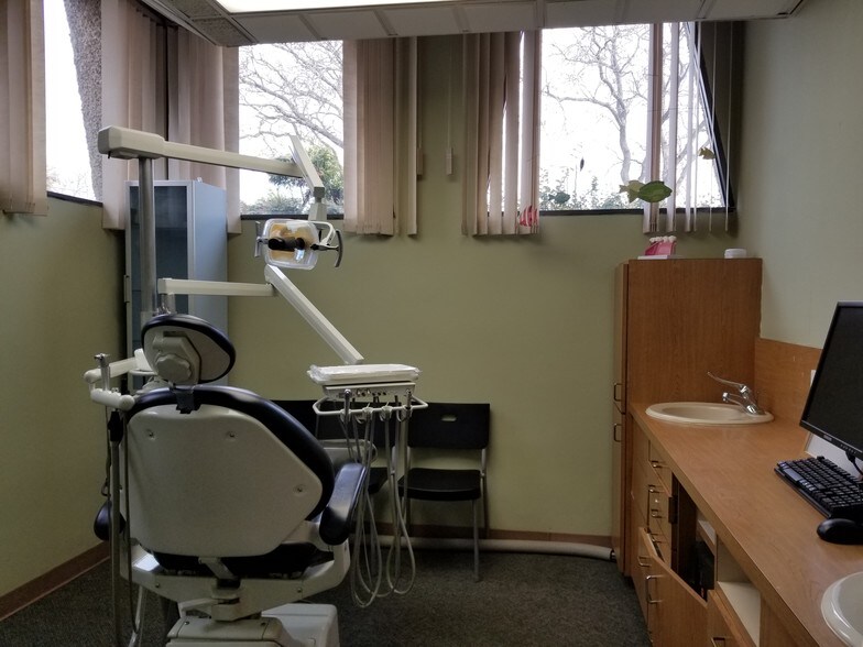 More Photos Of 855 E Palatine Rd, Palatine Medical For Sale