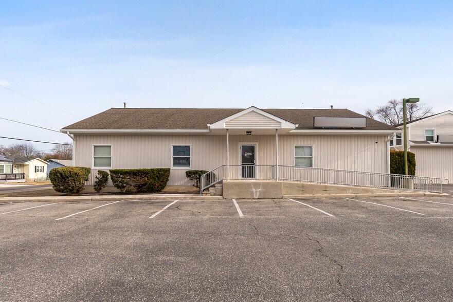 More Photos Of 2004 Bayshore Rd, Villas Medical For Sale