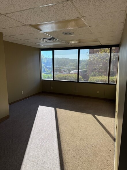 More Photos Of 4 Shackleford Plz, Little Rock Office For Sale