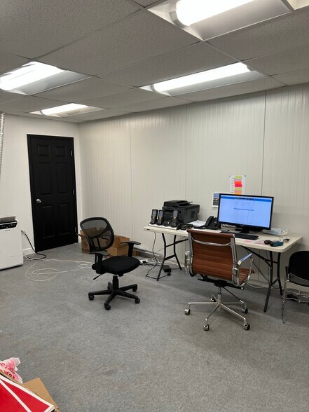 More Photos Of 7500 NW 25th St, Miami Office For Sale