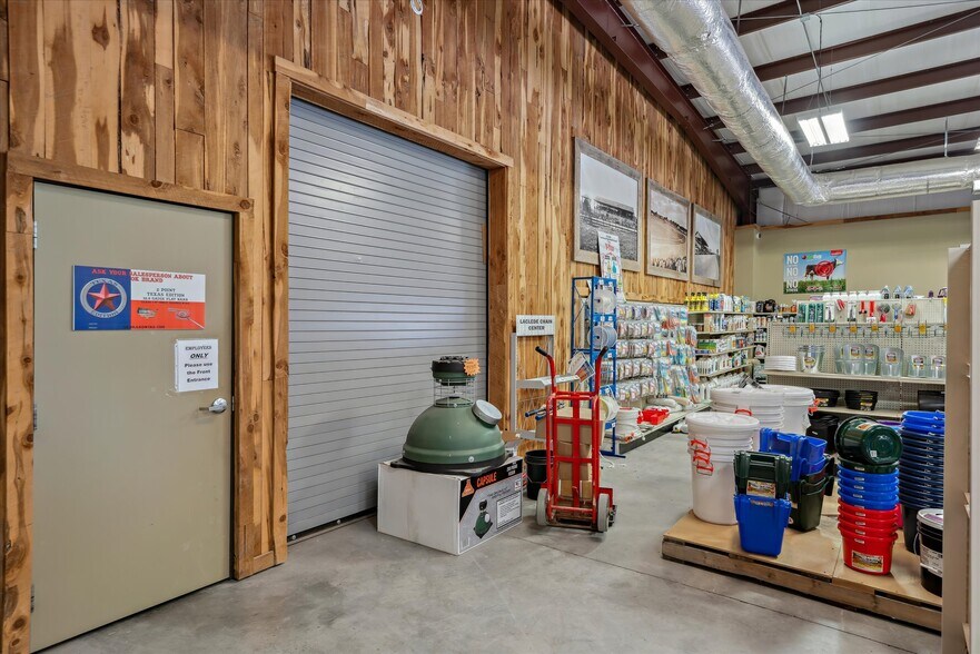 More Photos Of 150 Main St, Clarksville General Retail For Sale