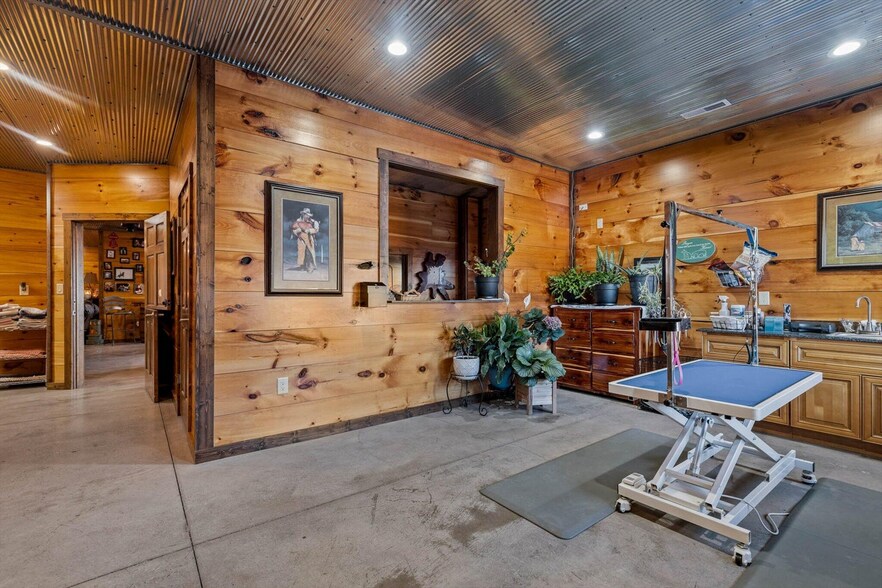 More Photos Of 558 Lucky Rd, Seymour Service For Sale