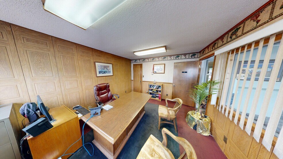 More Photos Of 1105 N McKinley Ave, Rensselaer Auto Dealership For Sale