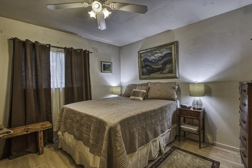 More Photos Of 10697 Highway 152, Hillsboro Storefront Retail Residential For Sale