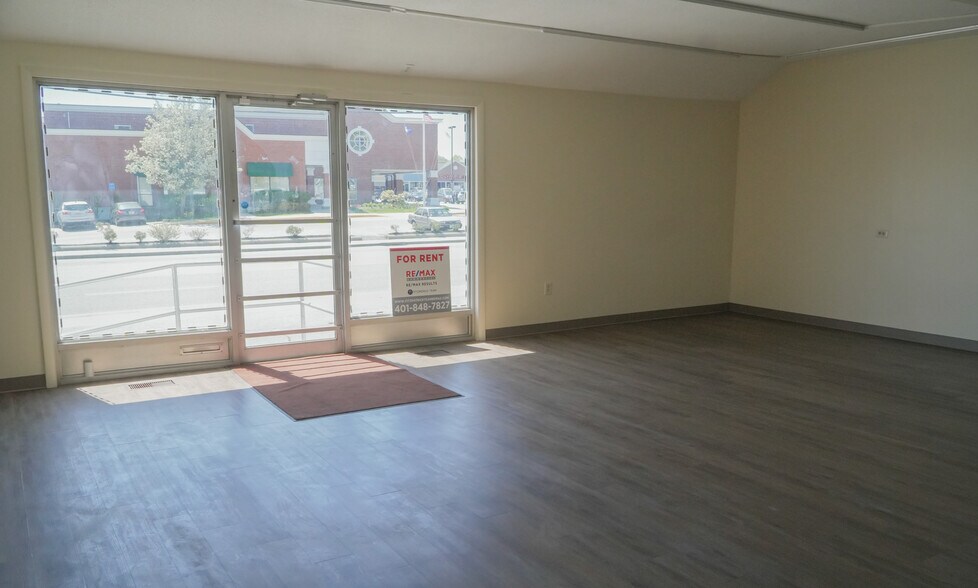 More Photos Of 124 E Main Rd, Middletown General Retail For Lease