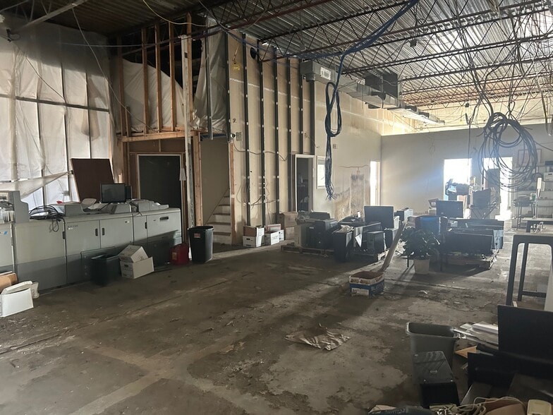 More Photos Of 45 Sarah Dr, Farmingdale Warehouse For Sale