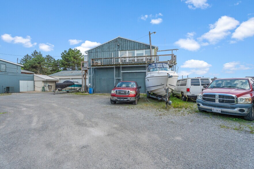 More Photos Of 162 Niagara Blvd, Fort Erie Marina For Sale