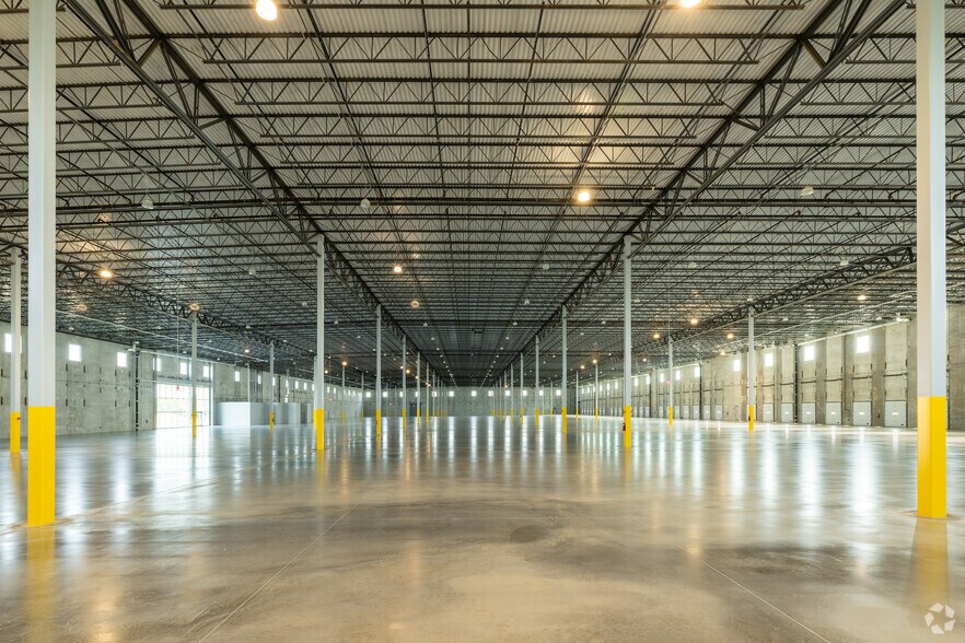 More Photos Of Long Island Expy @ Sills Rd, Medford Distribution For Lease