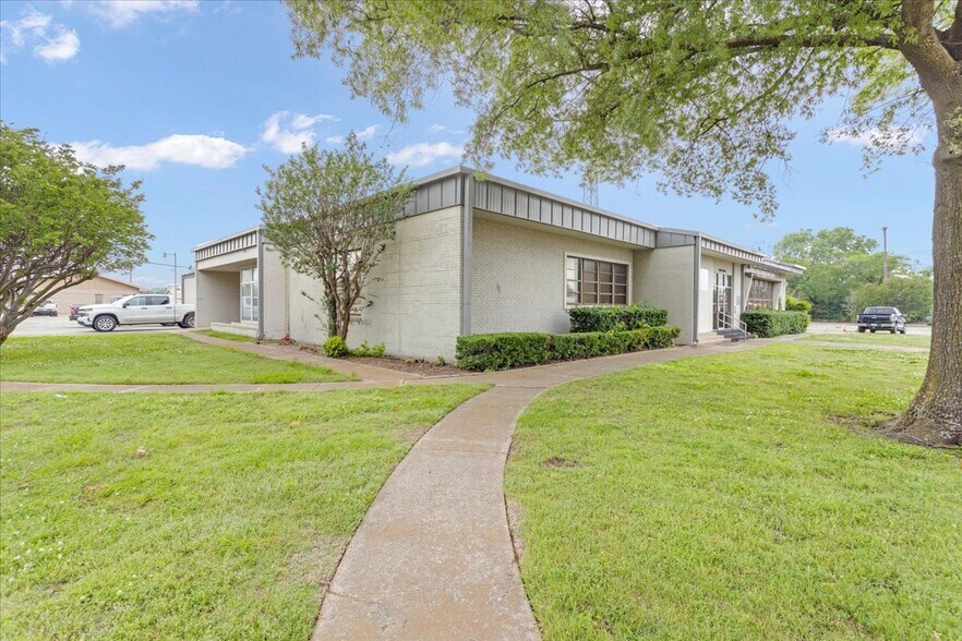 More Photos Of 1485 N Main St, Paris Land For Sale