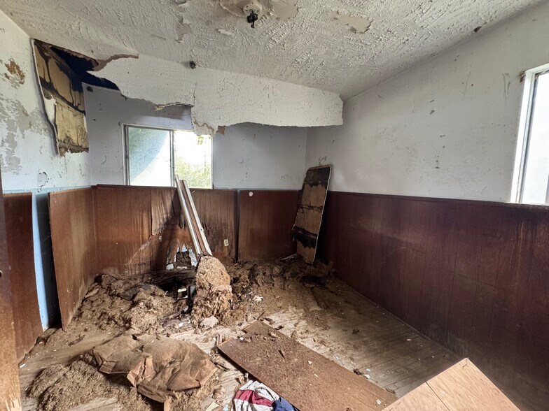 More Photos Of 2033 Winchester Rd, Anniston Flex For Sale