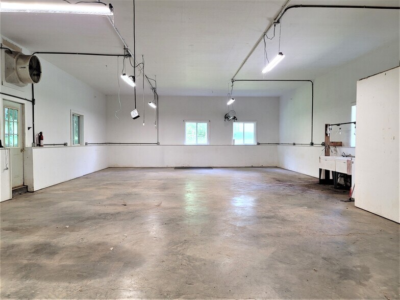 More Photos Of 192 Yantz Rd, Red Hook Light Distribution For Lease