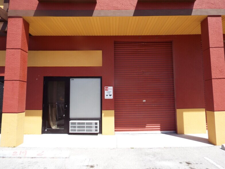 More Photos Of 422 SW 2nd Ter, Cape Coral Warehouse For Lease