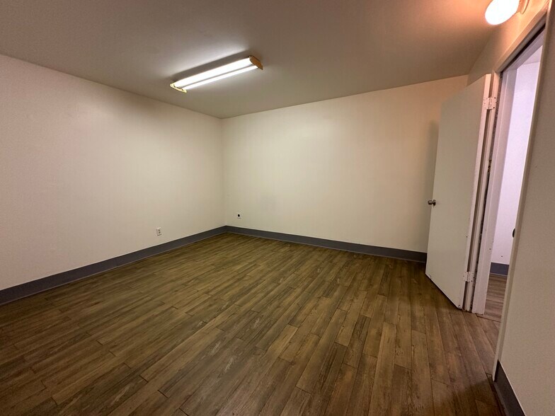 More Photos Of 6628 Crestway Dr, San Antonio Flex For Sale