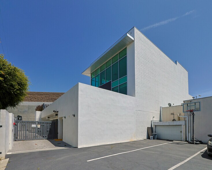 More Photos Of 11259 Washington Blvd, Culver City Office For Sale