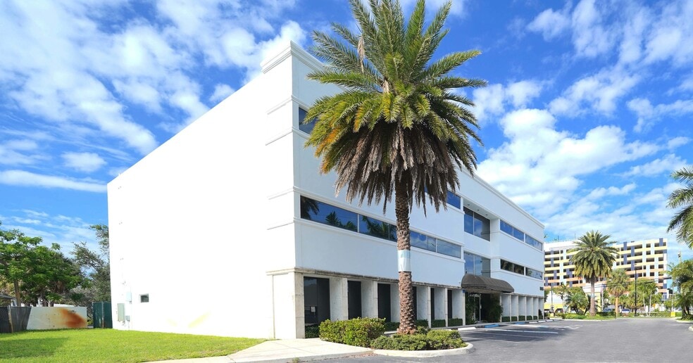 More Photos Of 1995 E Oakland Park Blvd, Fort Lauderdale Loft Creative Space For Sale