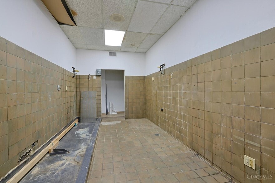 More Photos Of 2108 Central Pky, Cincinnati Loft Creative Space For Sale
