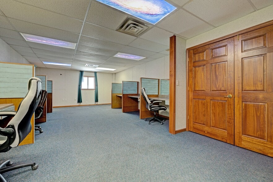 More Photos Of 1875 Lansing Rd, Charlotte Warehouse For Sale