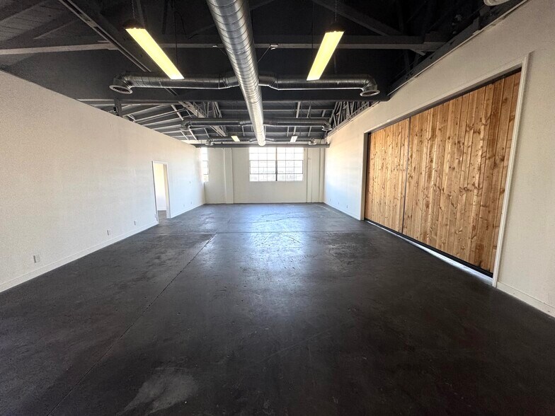More Photos Of 5400 W 104th St, Los Angeles Manufacturing For Lease