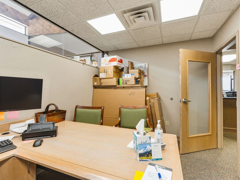 More Photos Of 931 Arlington St, Ada Office For Sale