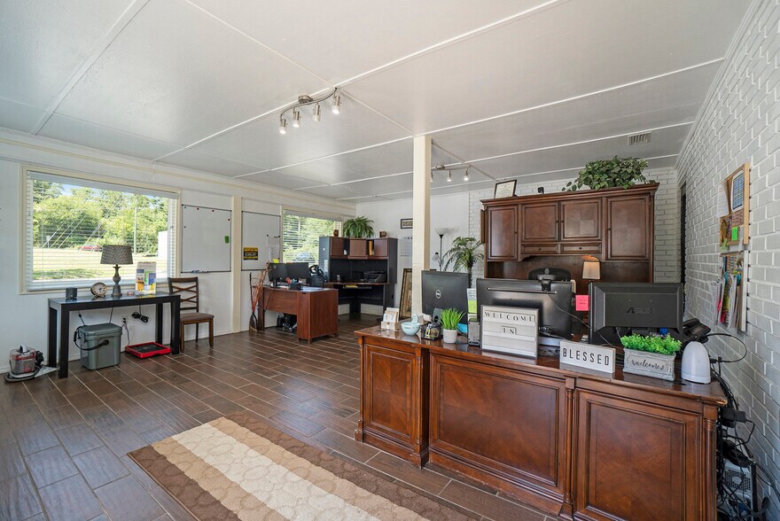 More Photos Of 7336 Lee Rd, Lithia Springs Office Residential For Sale