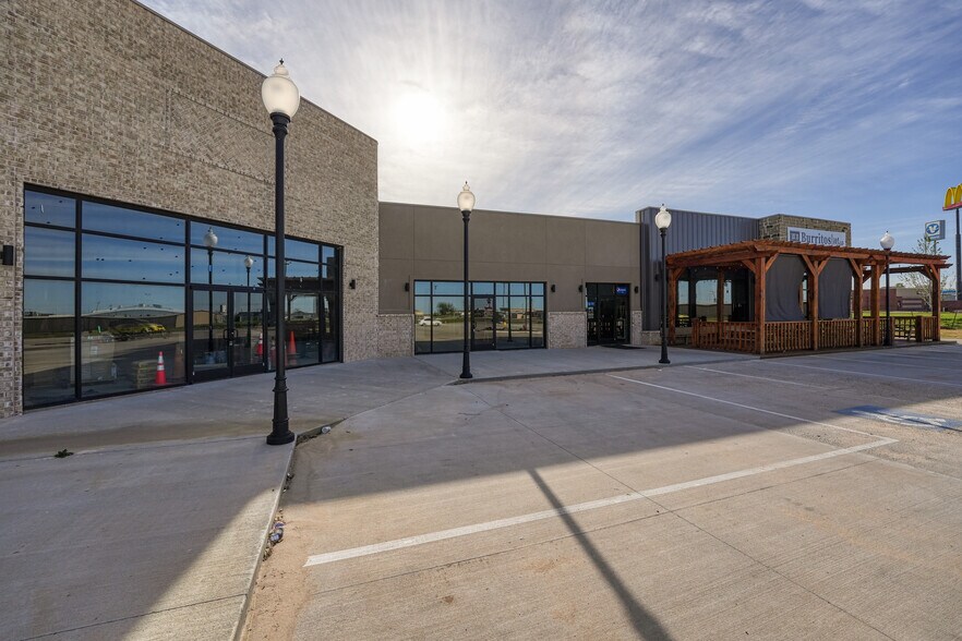 More Photos Of 13002-13070 Commerce St., Elgin Storefront Retail Office For Sale