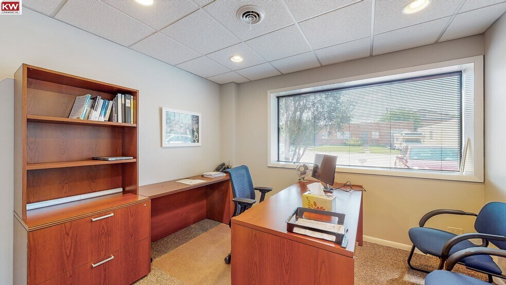More Photos Of 707-717 N Iowa Ave, Villa Park Office For Sale