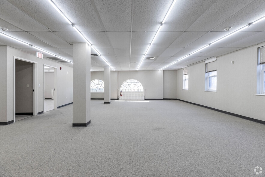 More Photos Of 201 N Wood Ave, Linden Bank For Lease