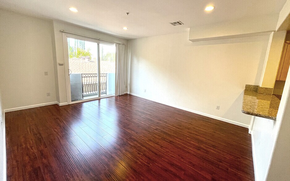 More Photos Of 5330 Satsuma Ave, North Hollywood Apartments For Sale