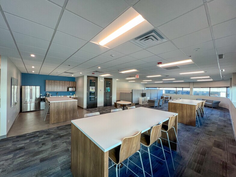 More Photos Of 5440 N Cumberland Ave, Chicago Office For Lease