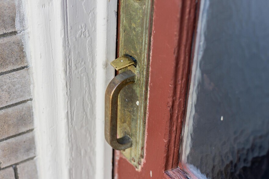 More Photos Of 12 Middlebrook Ave, Staunton Restaurant For Lease