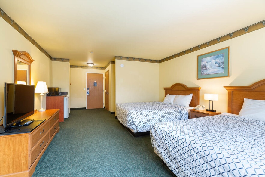More Photos Of 550 SE Highway 101, Lincoln City Hotel For Sale