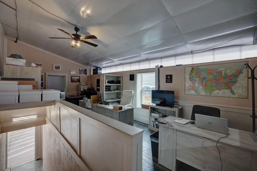 More Photos Of 14079 SW Commercial Loop Rd, Terrebonne Warehouse For Sale