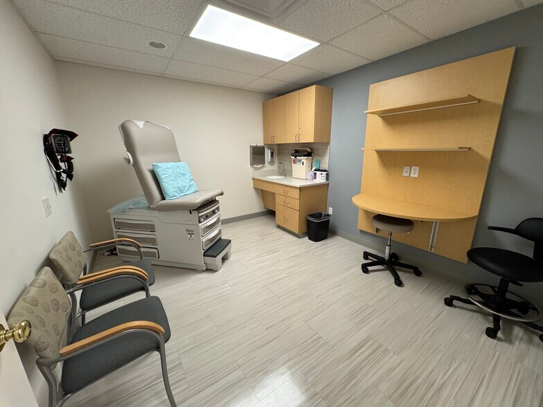 More Photos Of 5 Durham Rd, Guilford Medical For Lease
