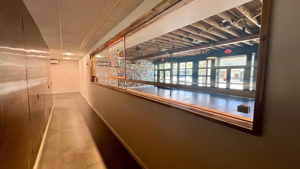 More Photos Of 2409 S Macdill Ave, Tampa Freestanding For Lease