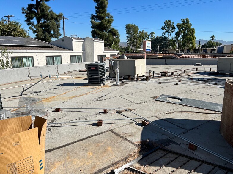 More Photos Of 9121 Woodman Ave, Arleta Storefront Retail Office For Sale