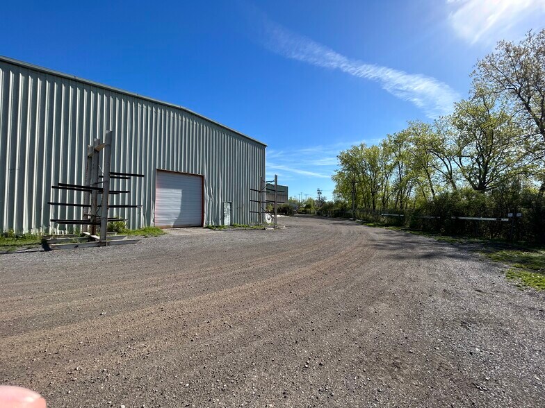 More Photos Of 2117 Old Union Rd, Buffalo Manufacturing For Lease
