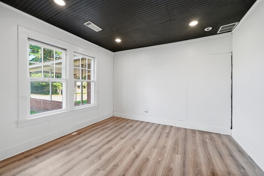 More Photos Of 2405 Prince St, Conway Office For Sale