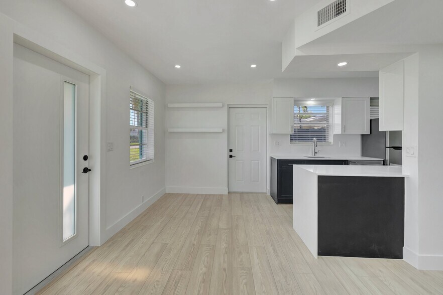 More Photos Of 323 De Carie St, Delray Beach Apartments For Sale