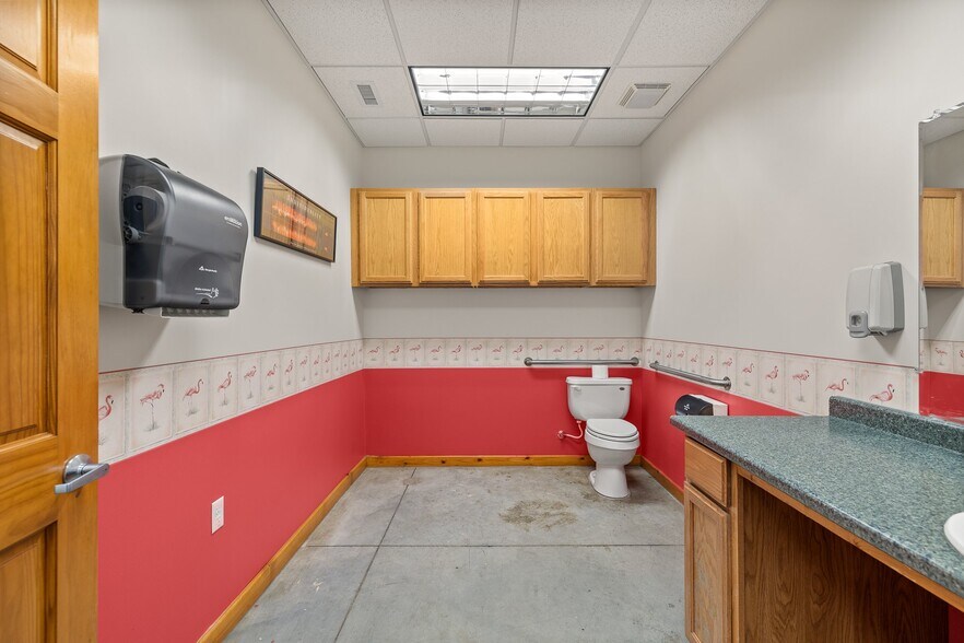 More Photos Of 9505 Emahiser rd, Caledonia Distribution For Sale